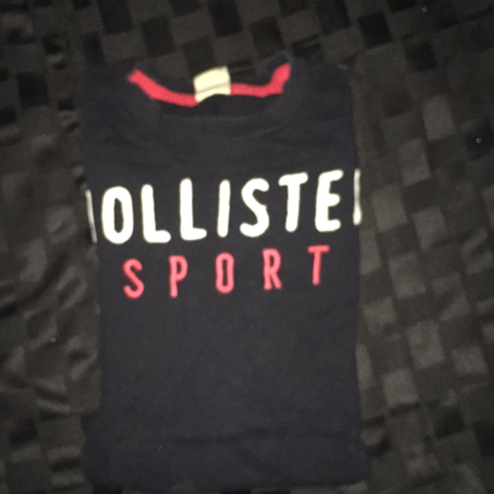 Hollister tee🎾